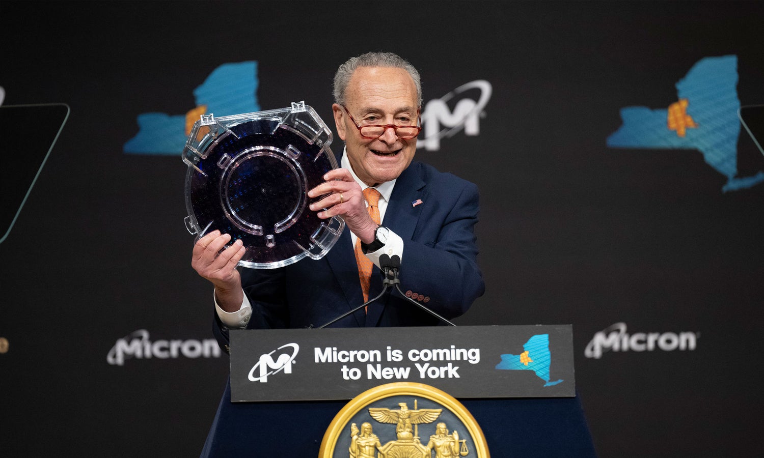 Photo 09 from the New York signing event